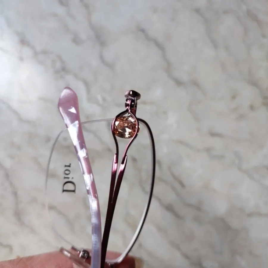 عینک طبی و افتابی زنانه