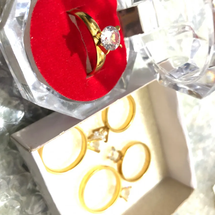 انگشتر تک نگین رنگ ثابت