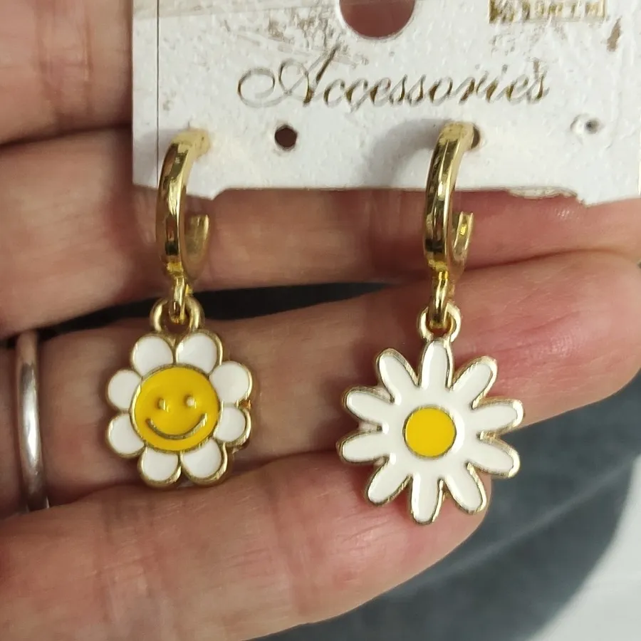 گوشواره بابونه