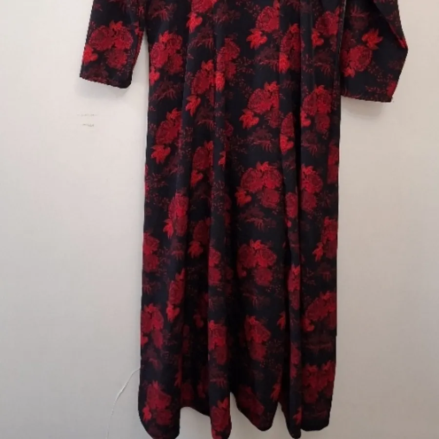 پیراهن مشکی و قرمز