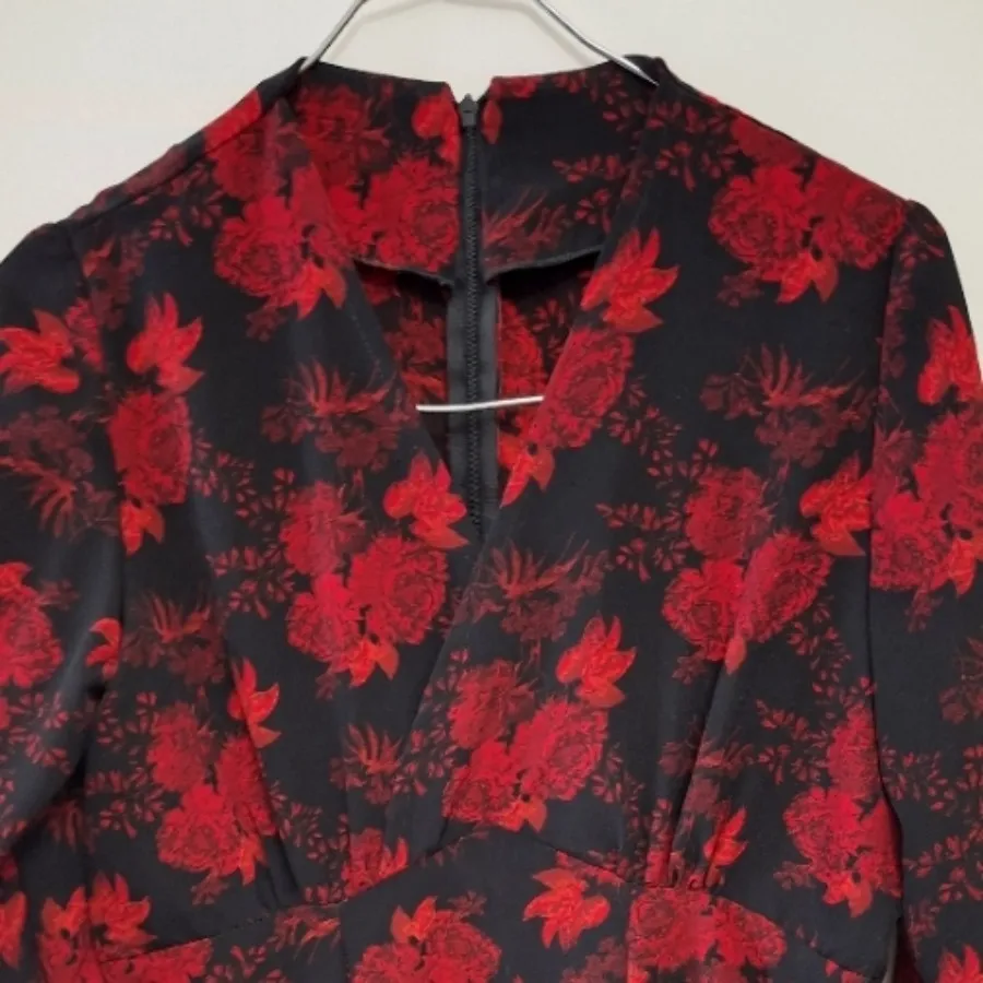 پیراهن مشکی و قرمز