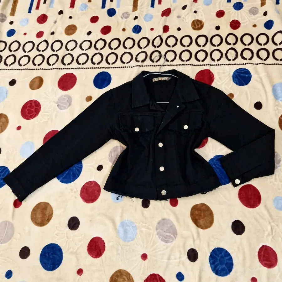 کت کراپ مشکی لی