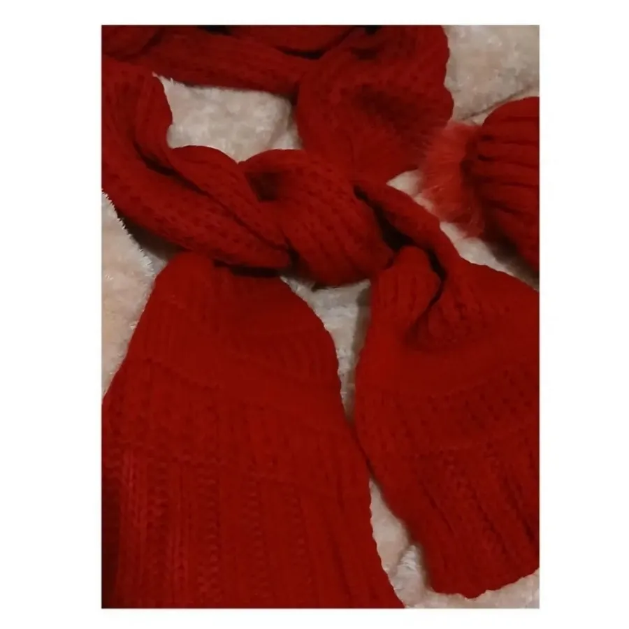 ست کلاه وشال گردن قرمز