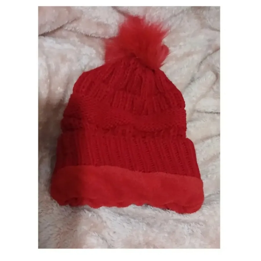 ست کلاه وشال گردن قرمز