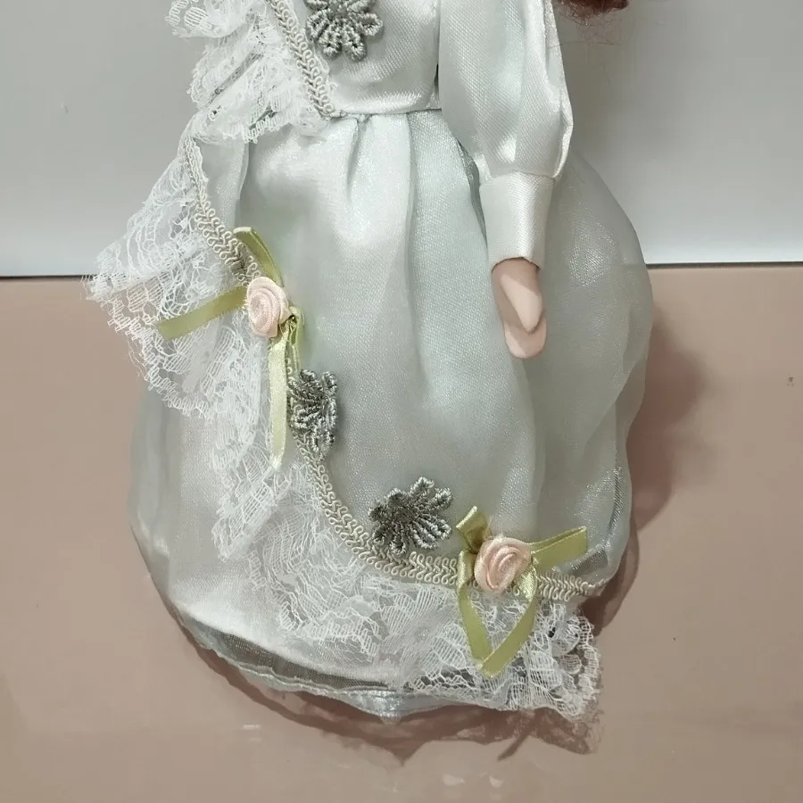 دوعدد عروسک پرسلین