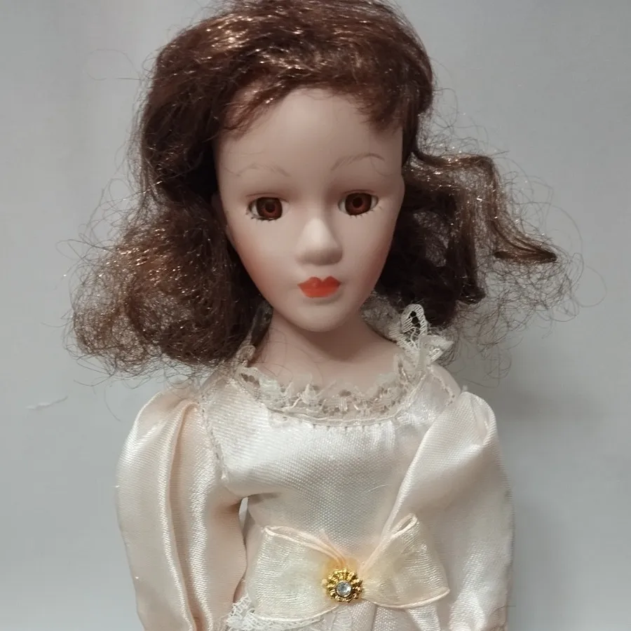 دوعدد عروسک پرسلین