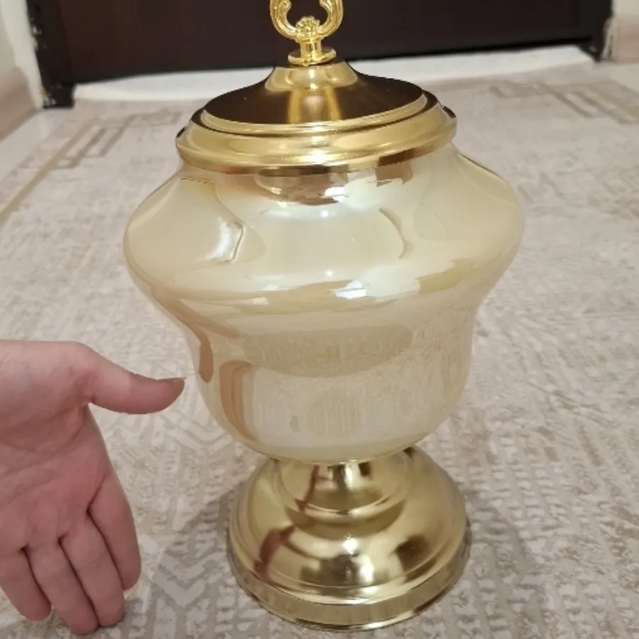 شکلات خوری کاراملی زنبق