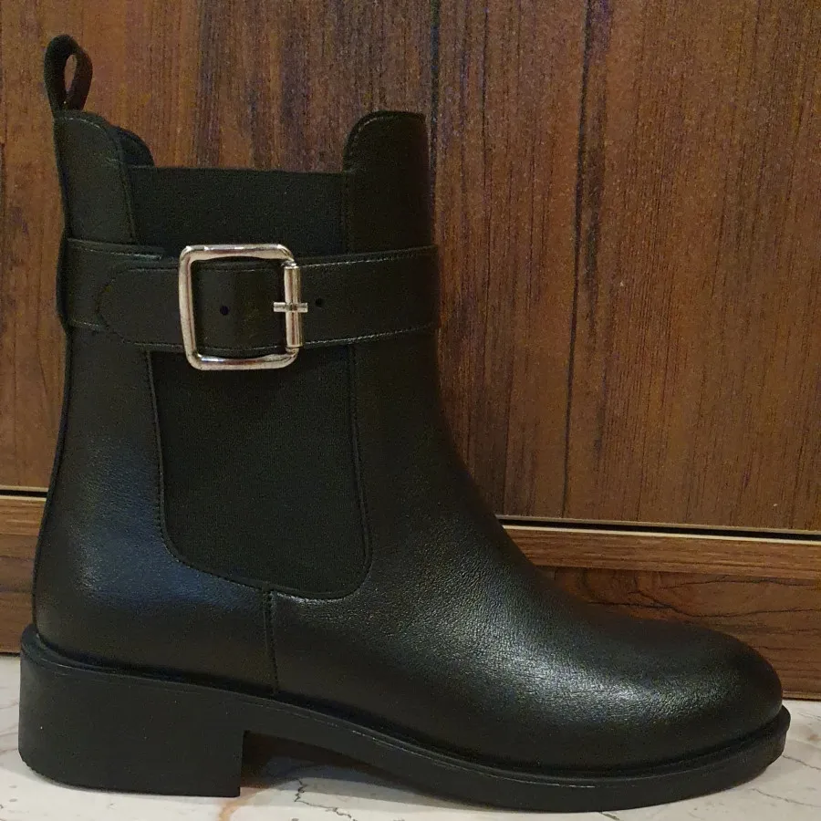 نیم بوت سالی