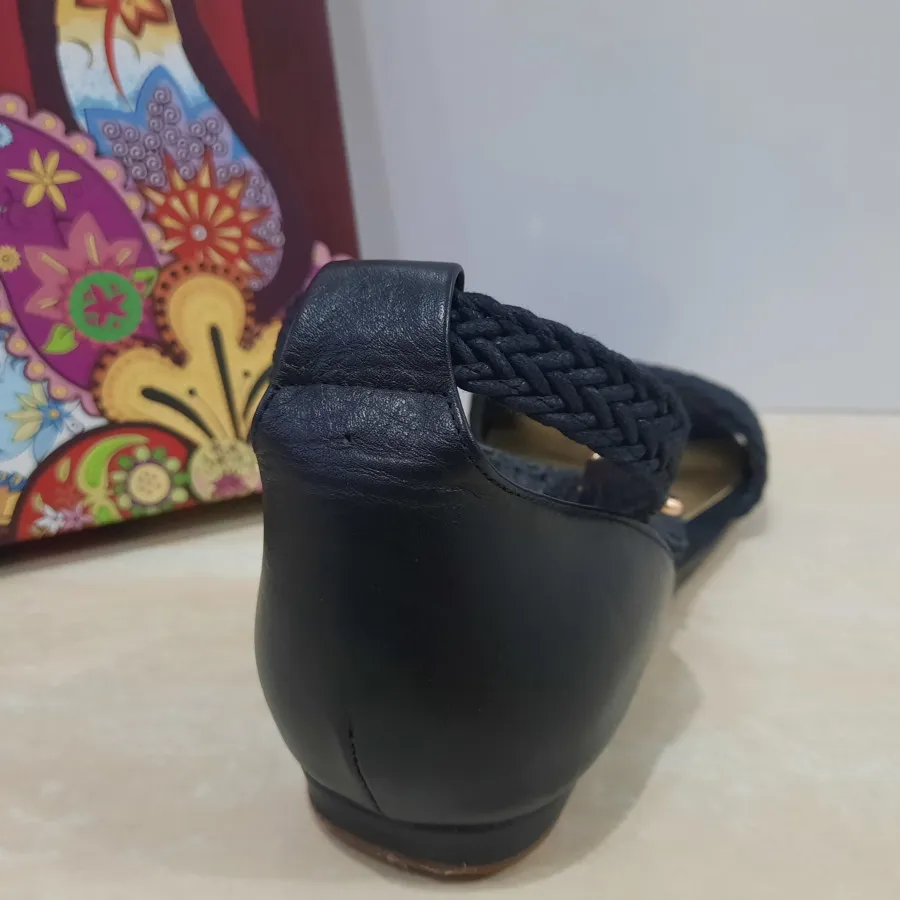 صندل تخت مشکی بوفالو سفید