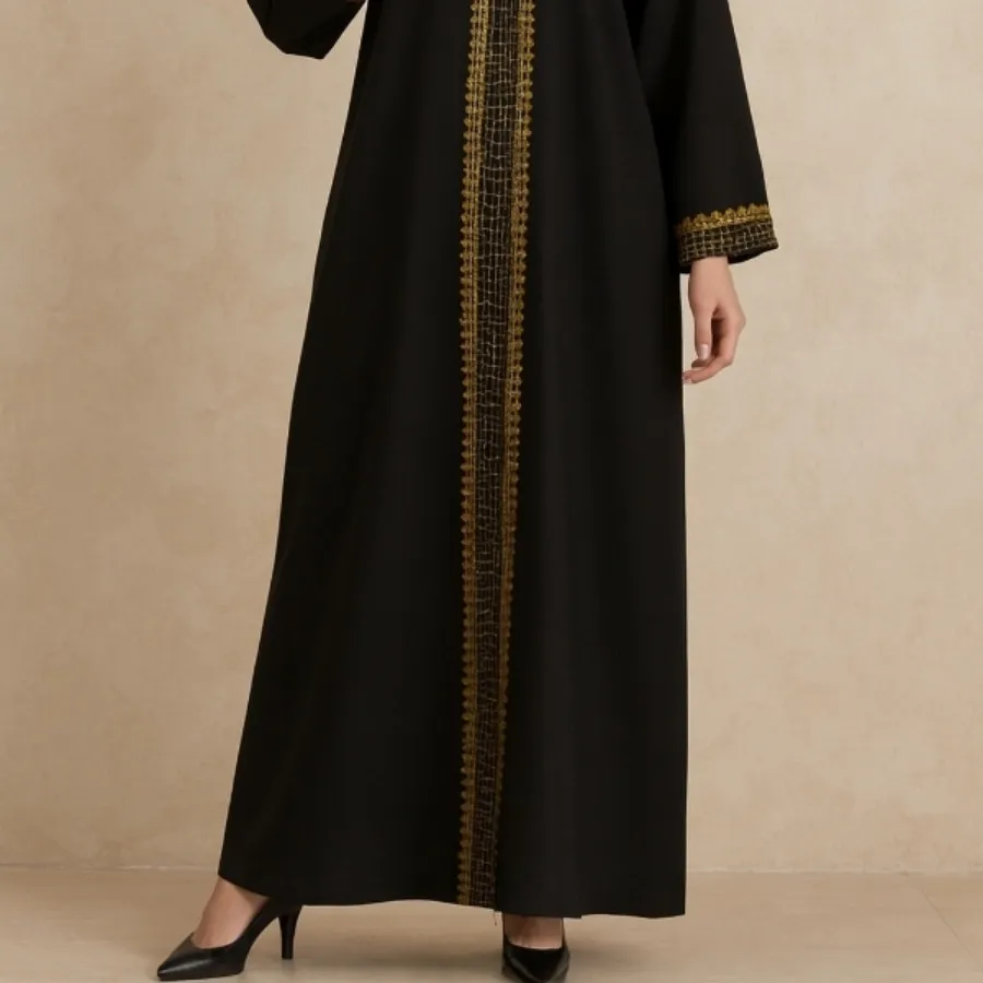 عبای مشکی با گلدوزی طلایی