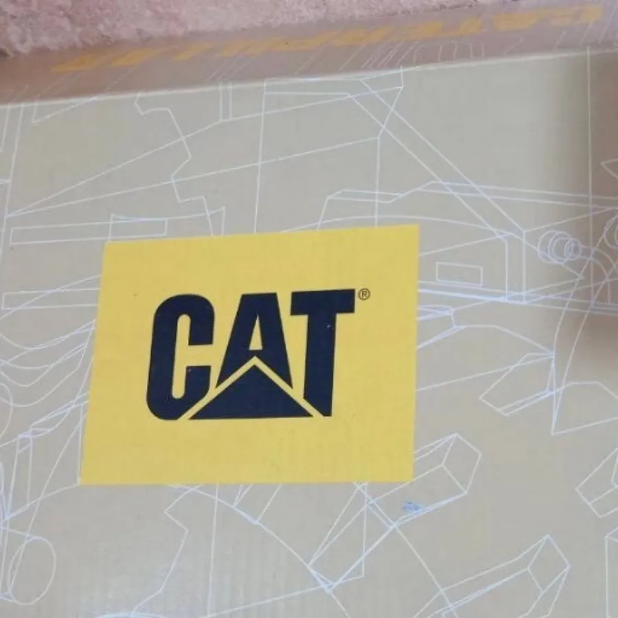 صندل چرم کاترپیلار