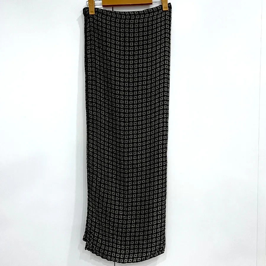 شال مشکی طرحدار نخی