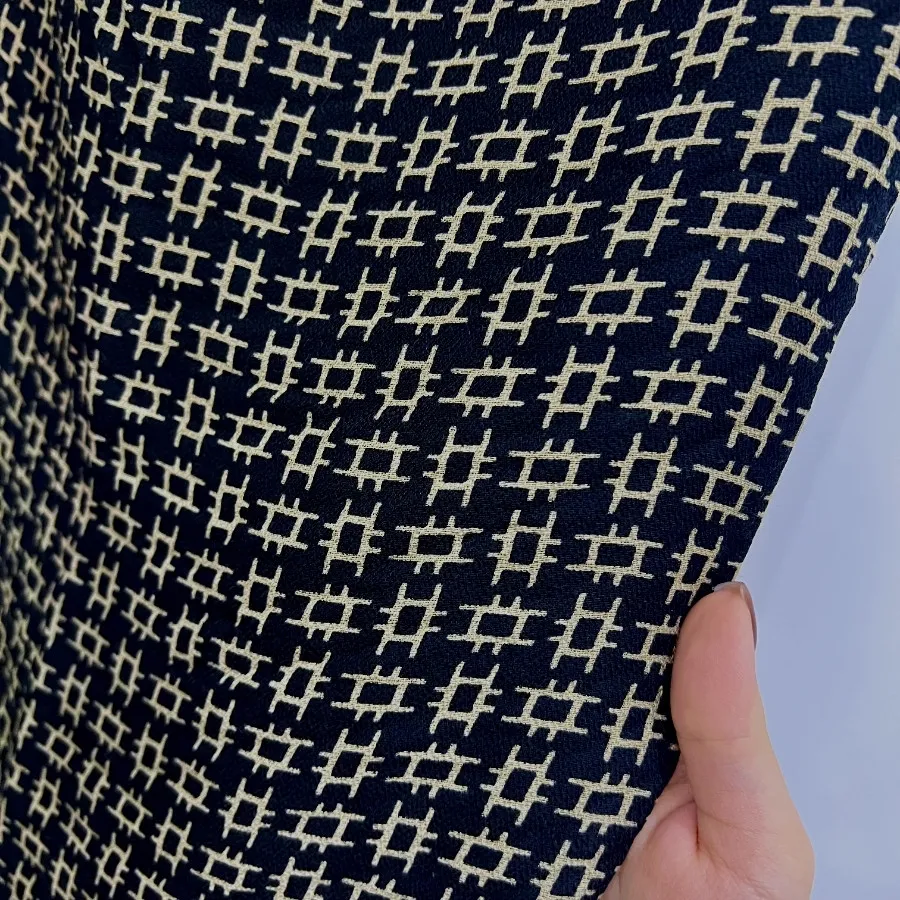 شال مشکی طرحدار نخی