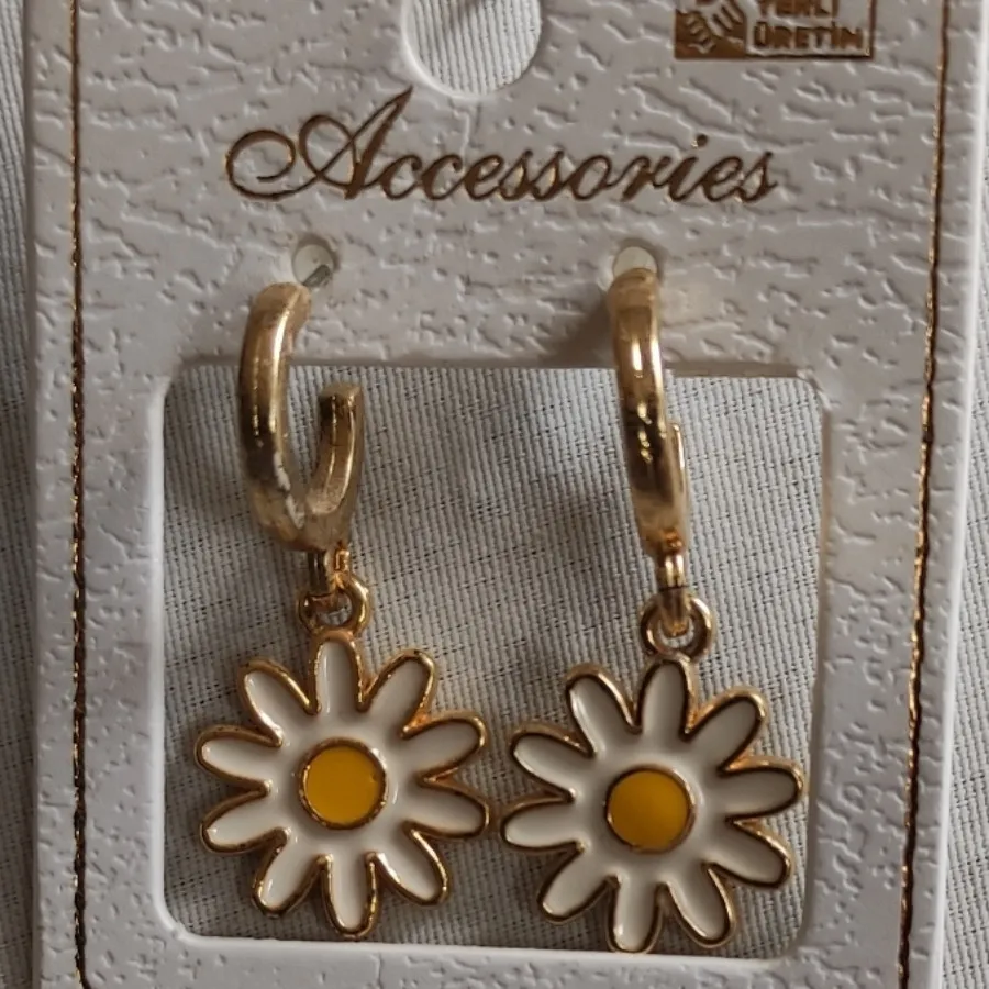 گوشواره بابونه