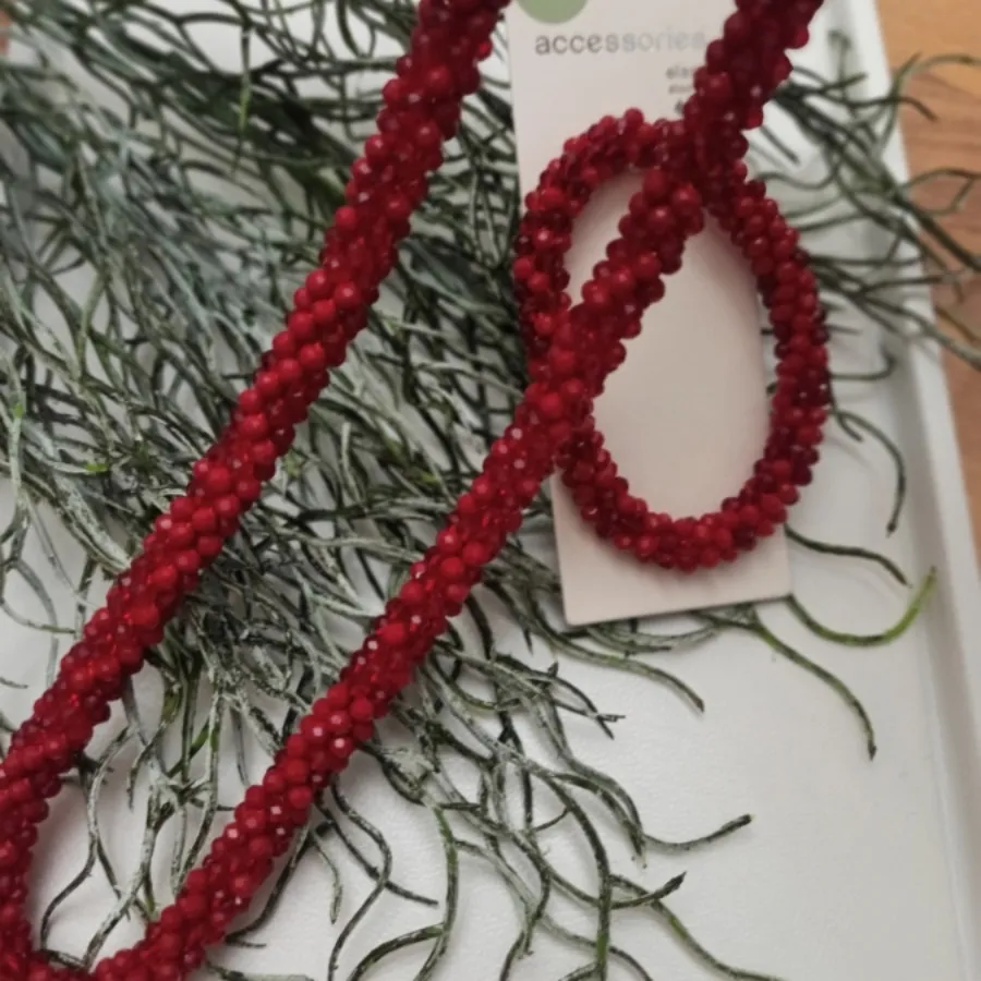 گردنبند و دستبند اکسسوری