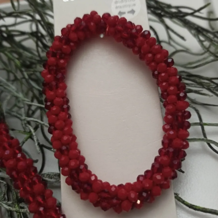 گردنبند و دستبند اکسسوری