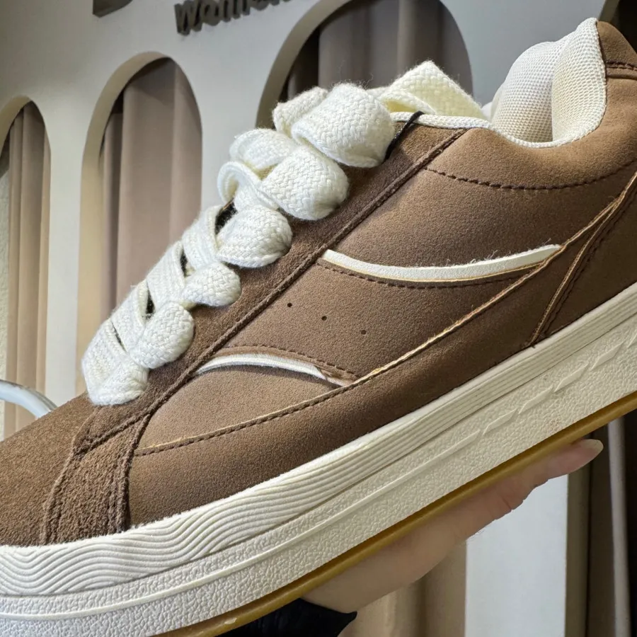 کتونی pull and bear