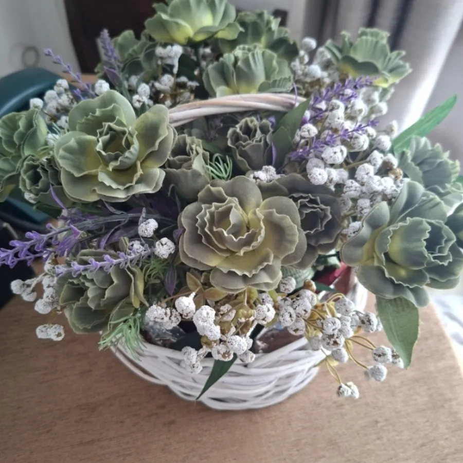 گلدان با گل مصنوعی