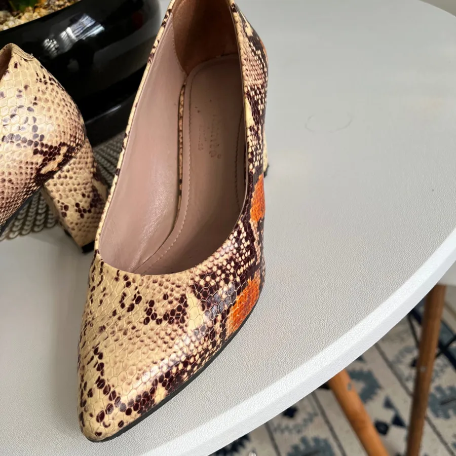 کفش چرم منط