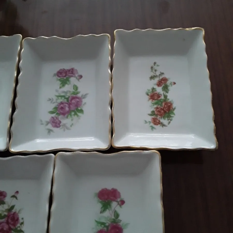 چینی گل سرخی