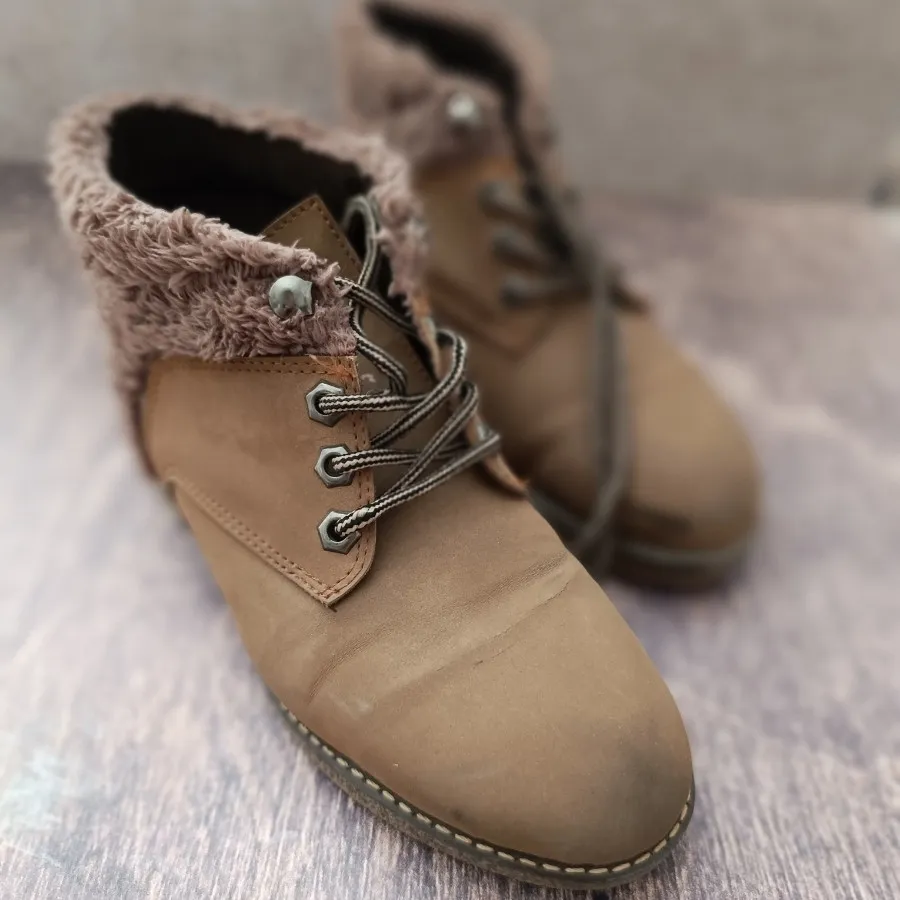 نیم بوت شکلاتی