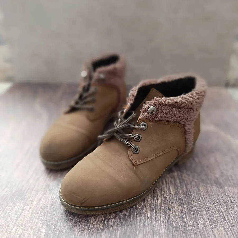 نیم بوت شکلاتی