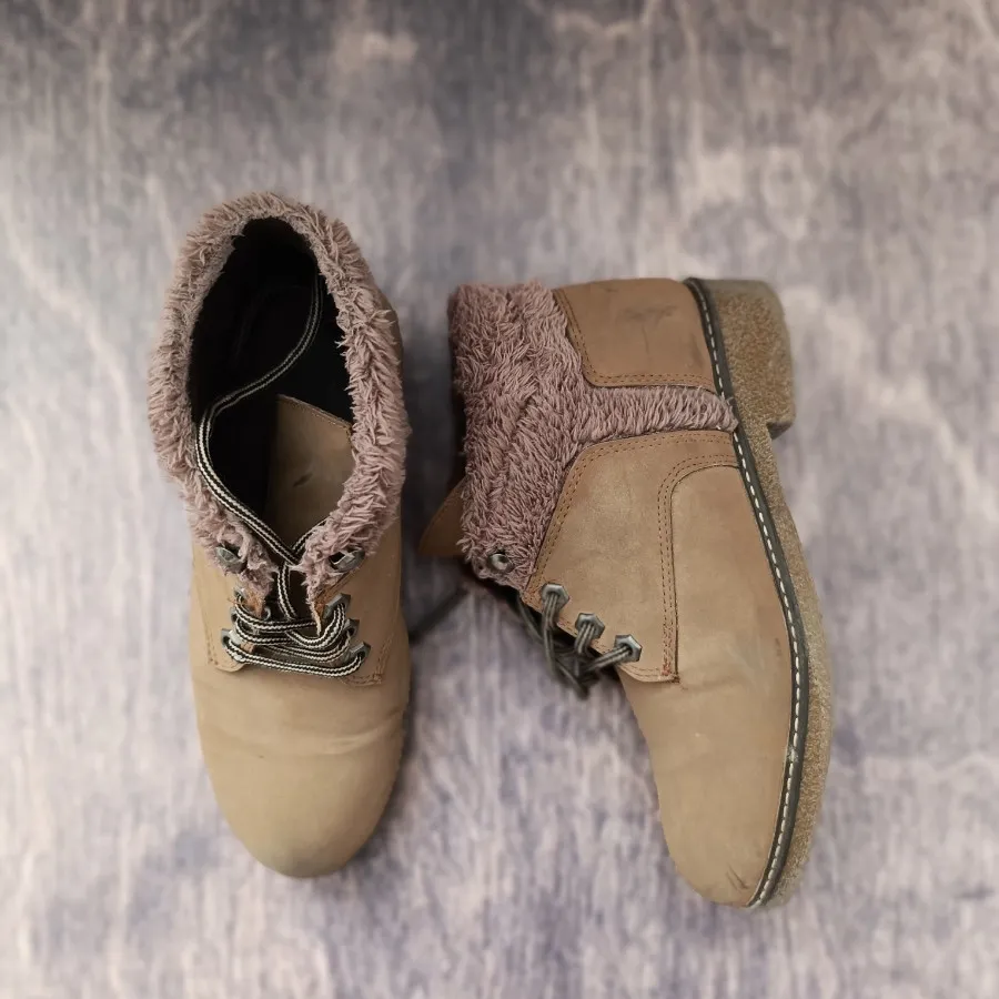 نیم بوت شکلاتی