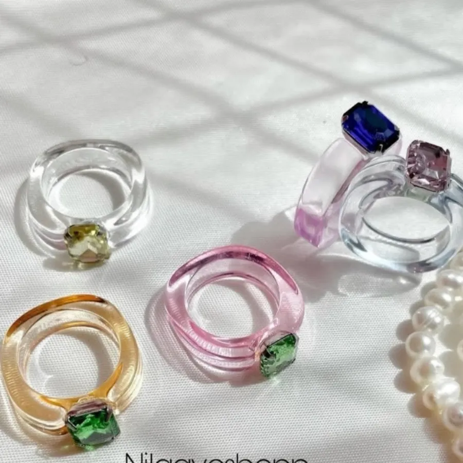 انگشتر نگین دار