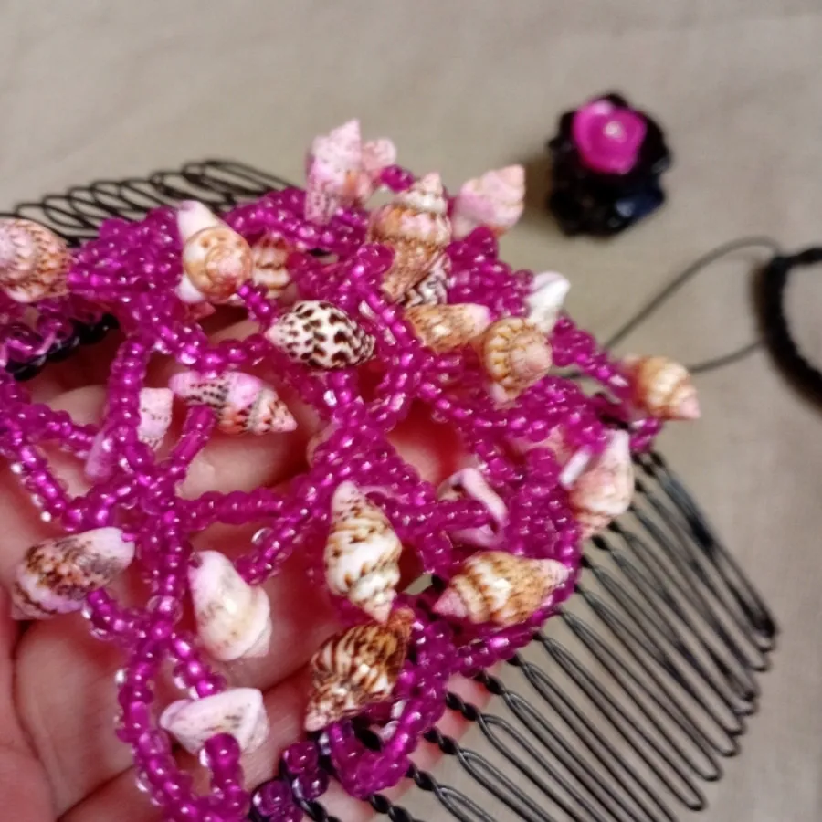 گل سر منجوق و صدف طبیعی