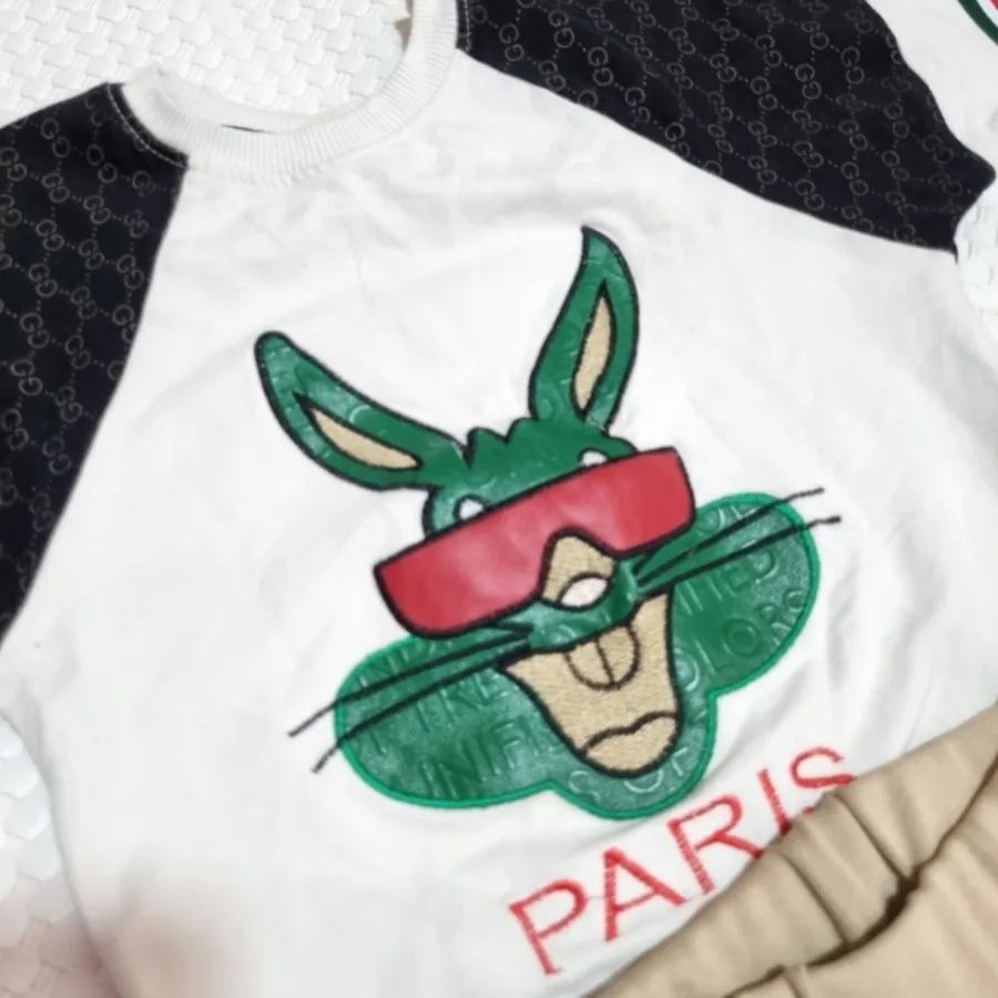 شلوارک و تیشرت