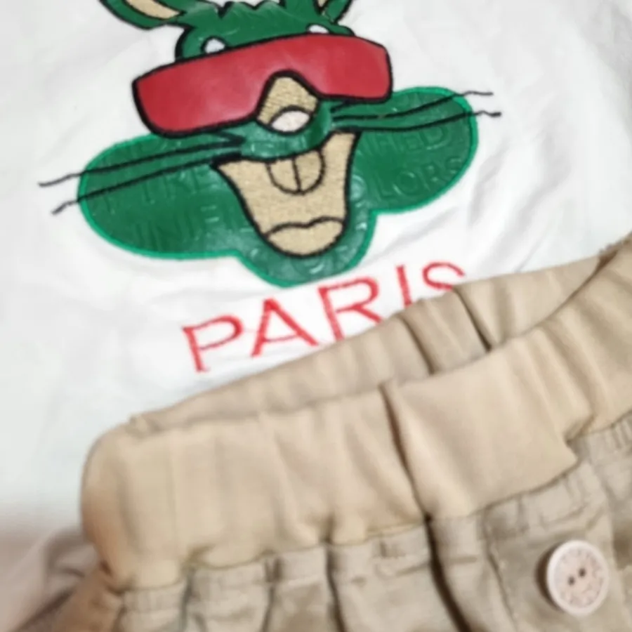 شلوارک و تیشرت