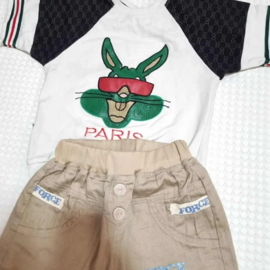 شلوارک و تیشرت