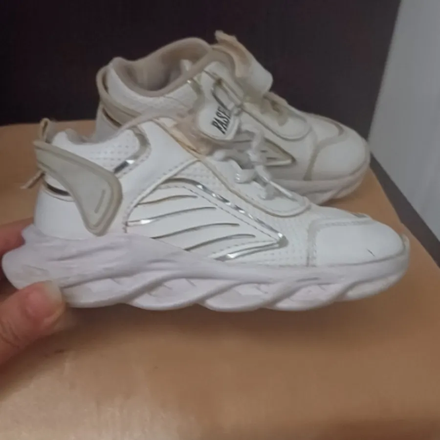 کتونی اسپرت سفید