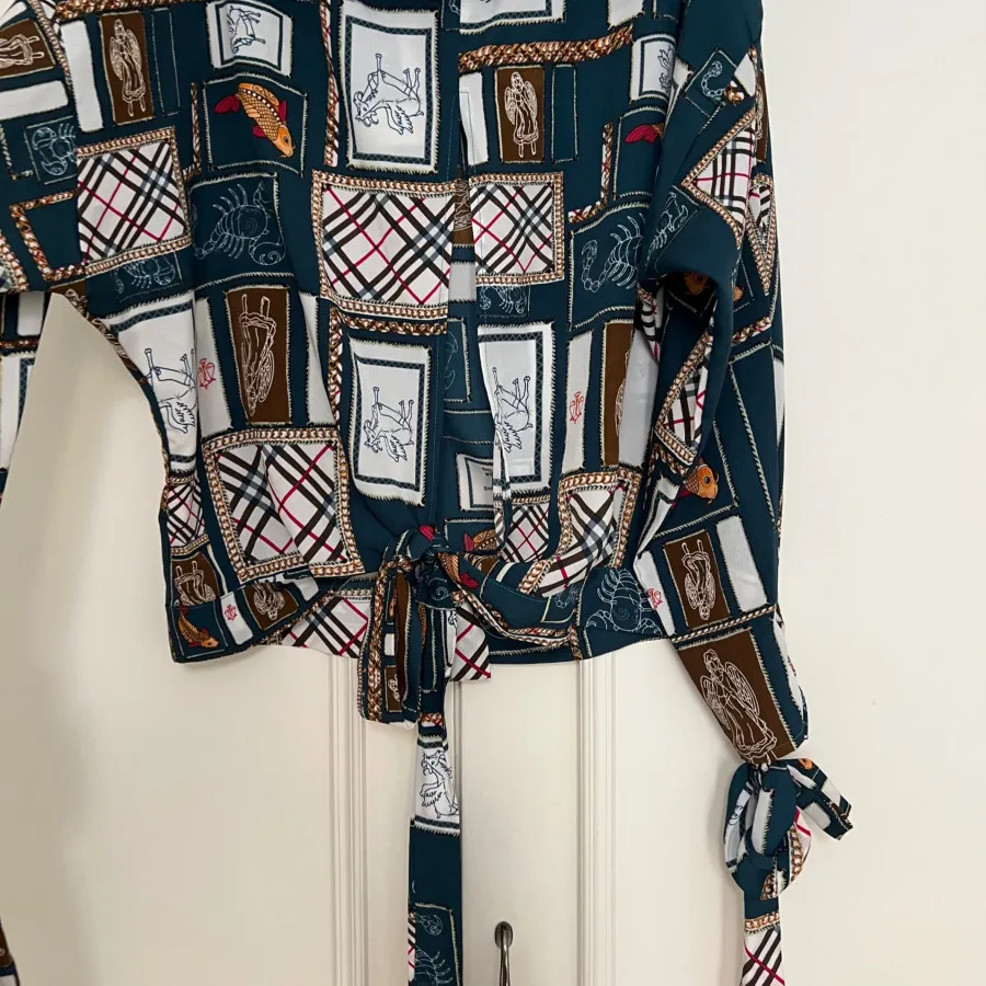 شومیز کرپ یقه قایقی