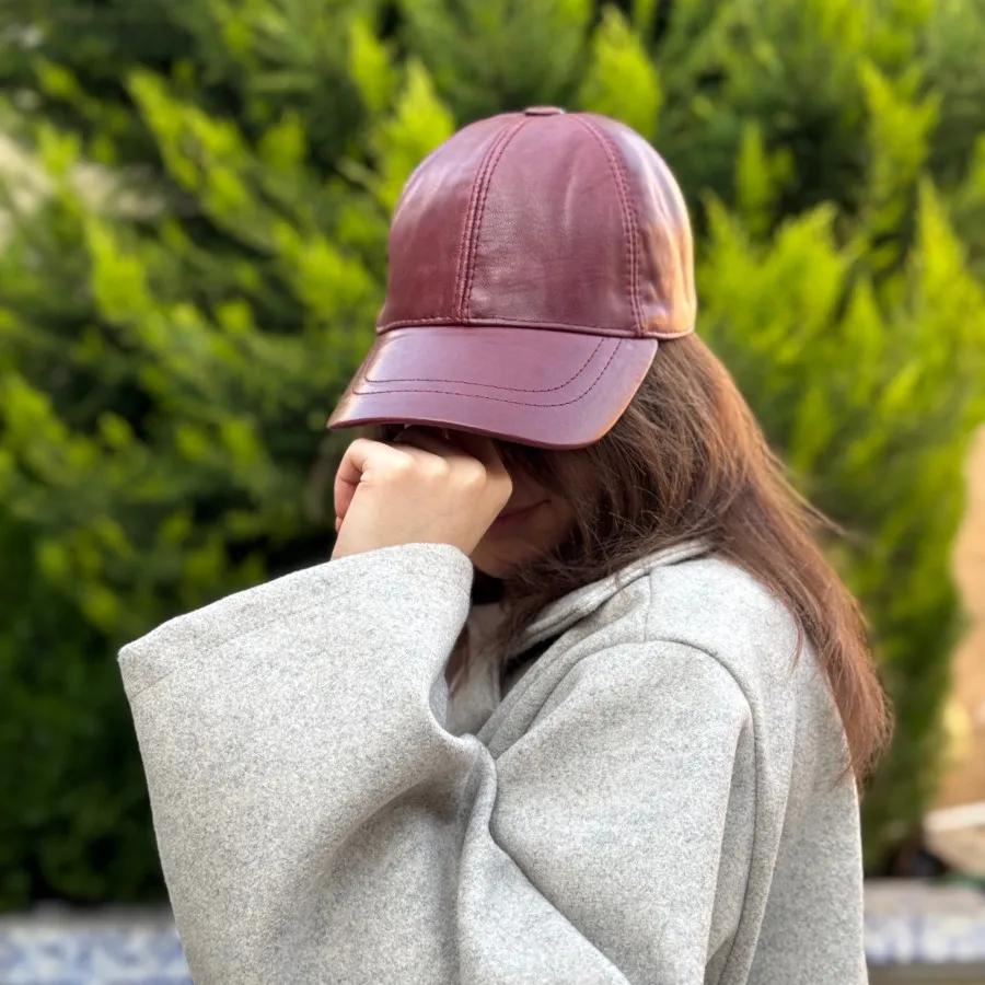 کلاه چرم زرشکی