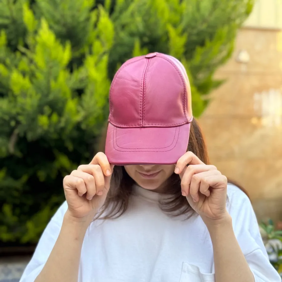 کلاه چرم زرشکی