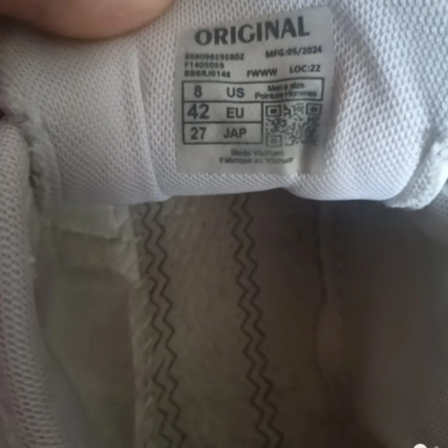 کتونی سفید مدل FWWW