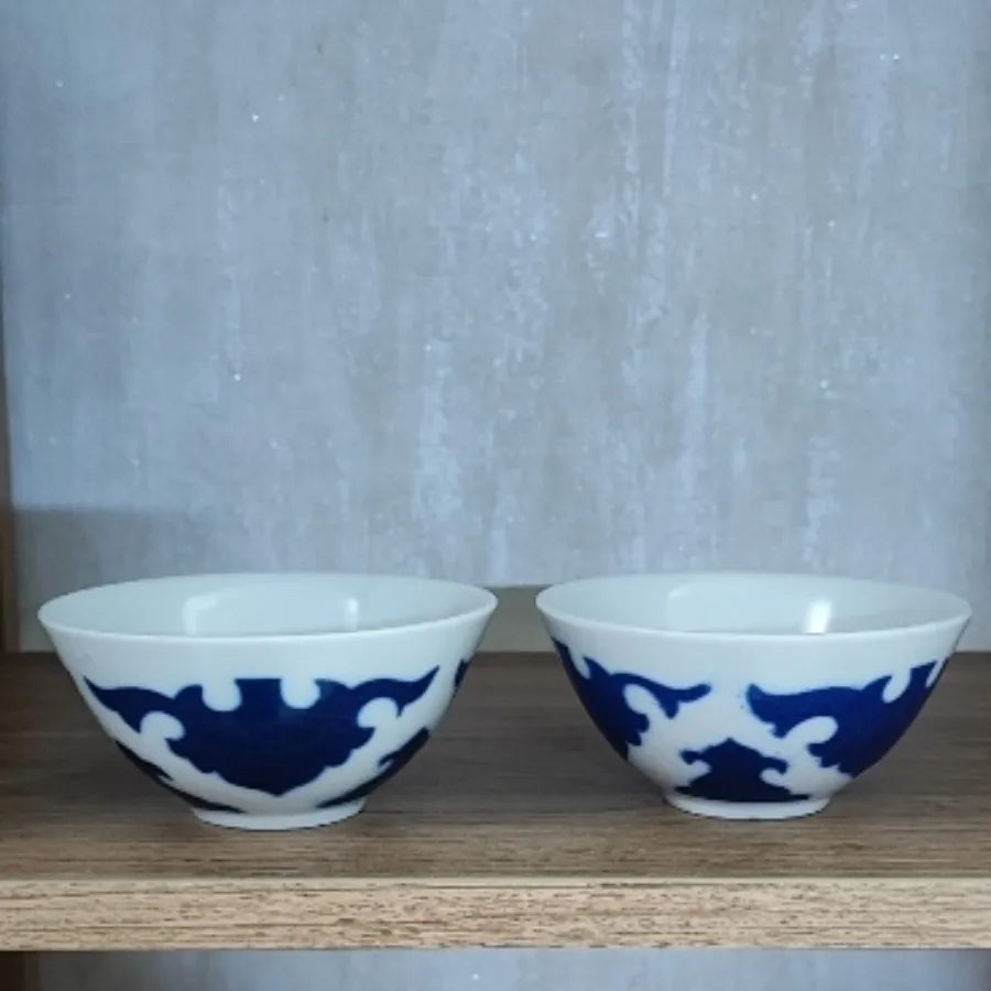 کاسه قدیمی قلم آبی