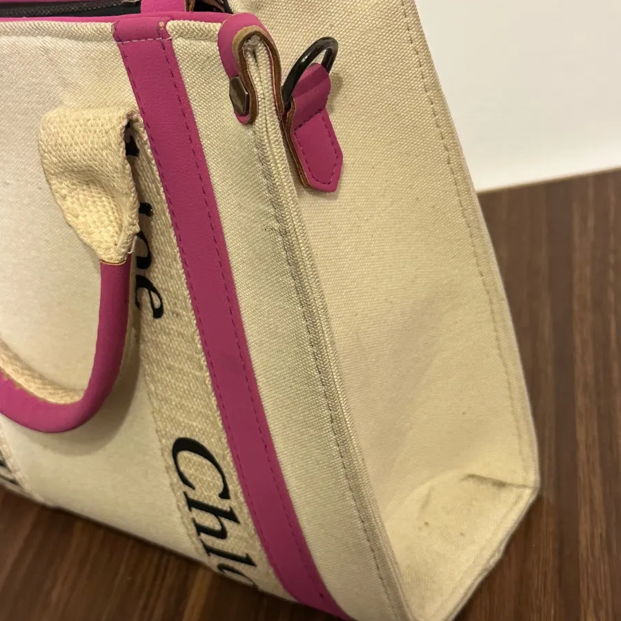 کیف دستی سفید و صورتی