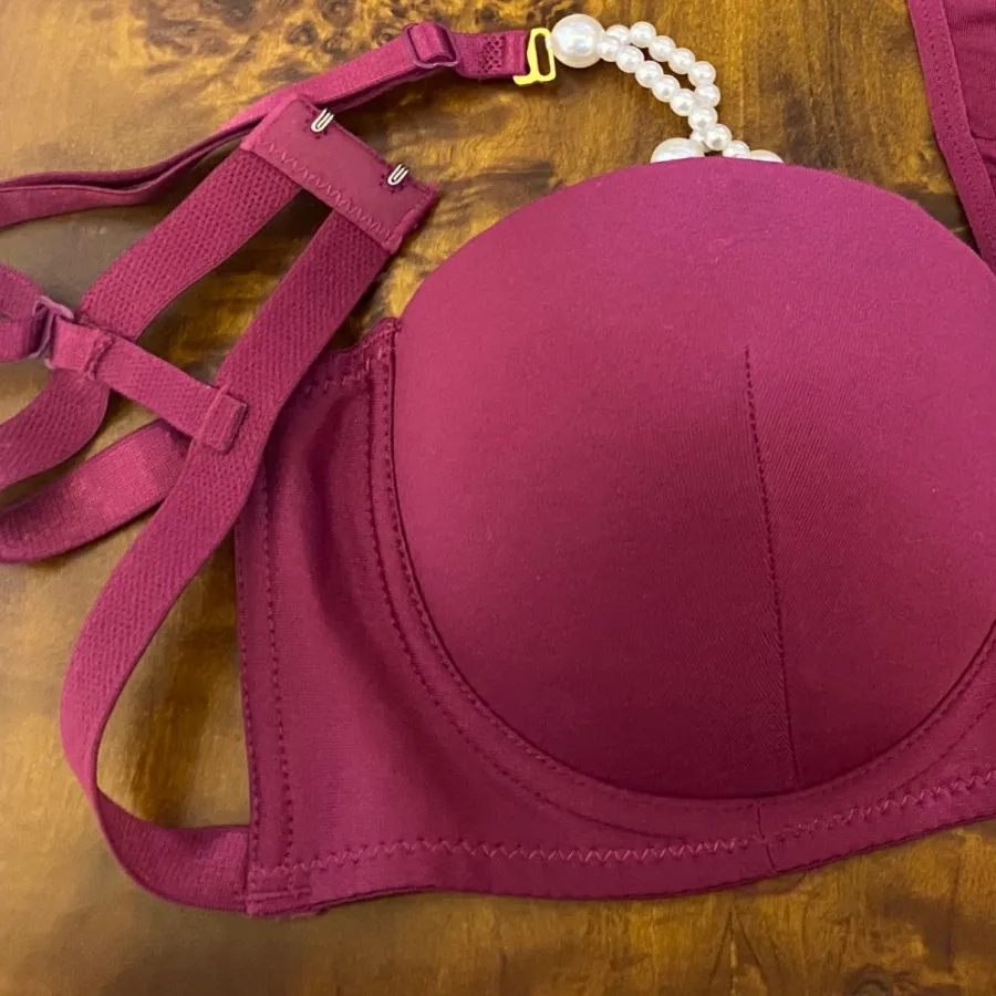 سوتین و شرت مرواریدی