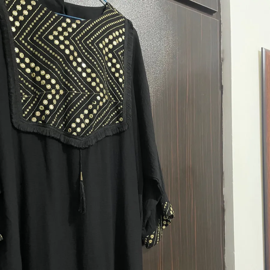 عبای مشکی ‌سوزن دوزی