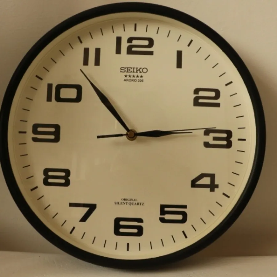 ساعت دیواری