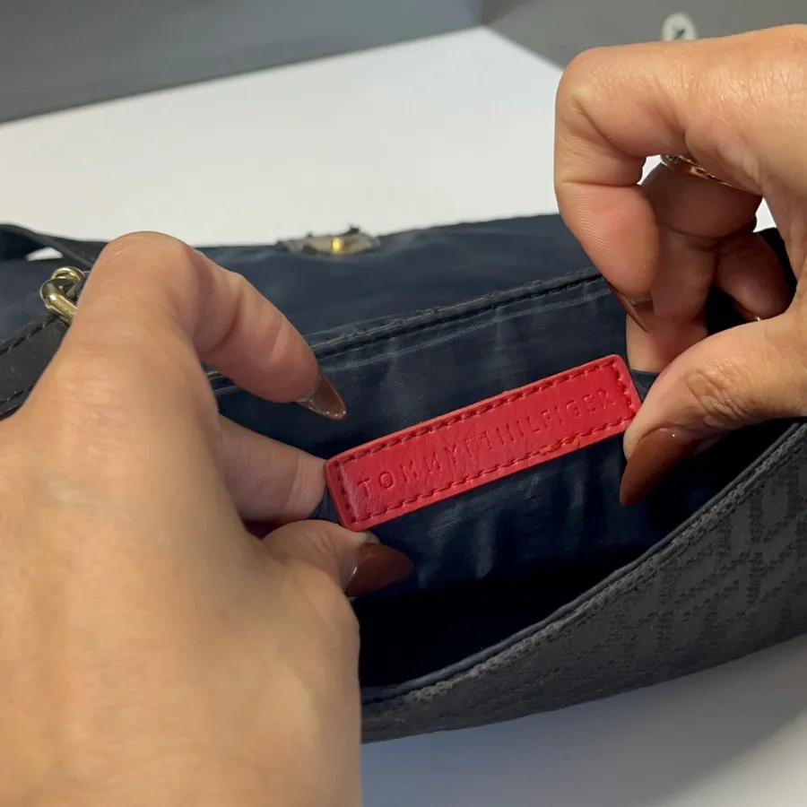 کیف کراس بادی تامی هیلفیگ