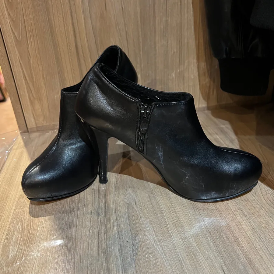 نیم بوت پاشنه دار