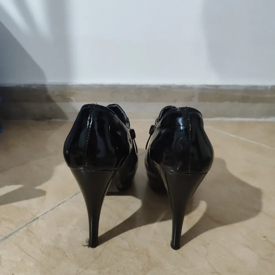 کفش پاشنه ورنی