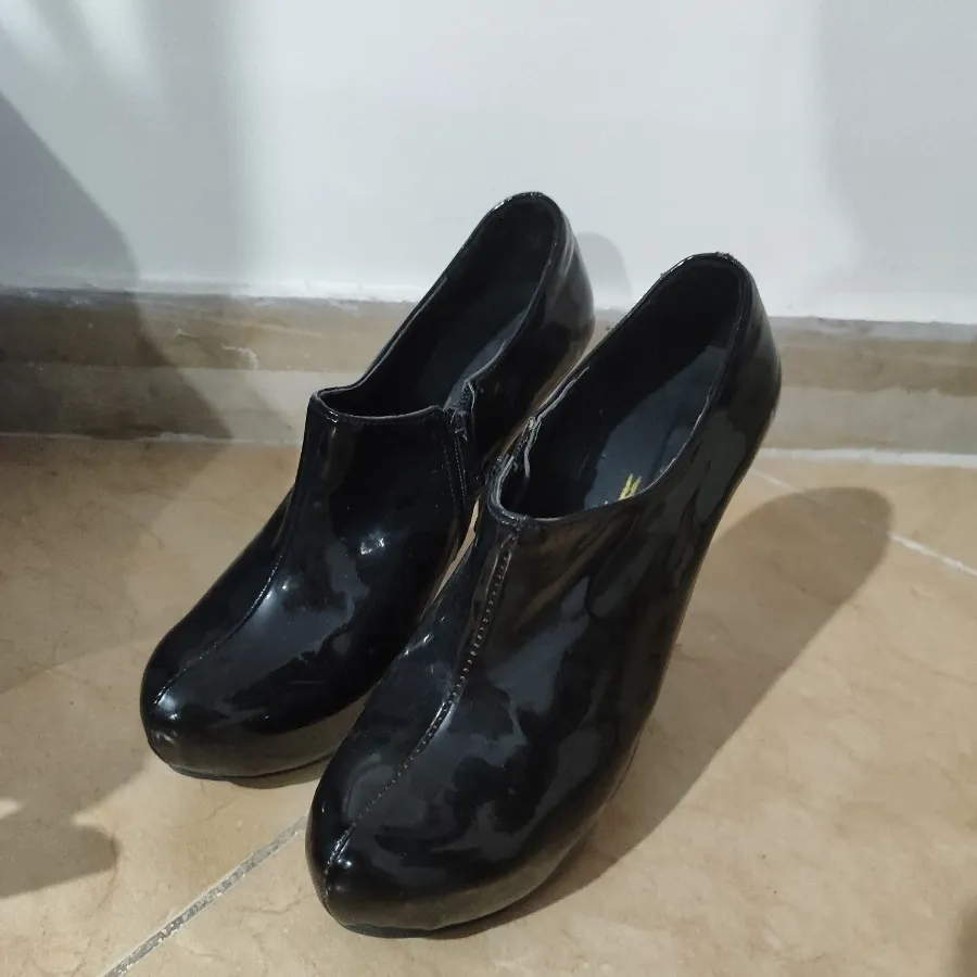 کفش پاشنه ورنی