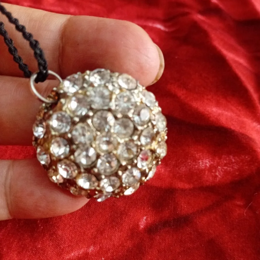 گردنبند با نگین درخشان