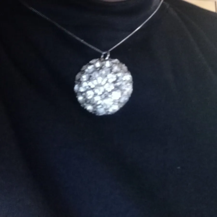 گردنبند با نگین درخشان