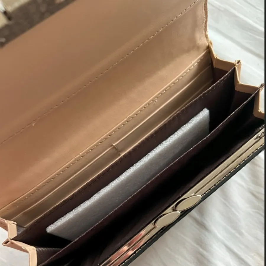 کیف پول ورنی سورمه ای