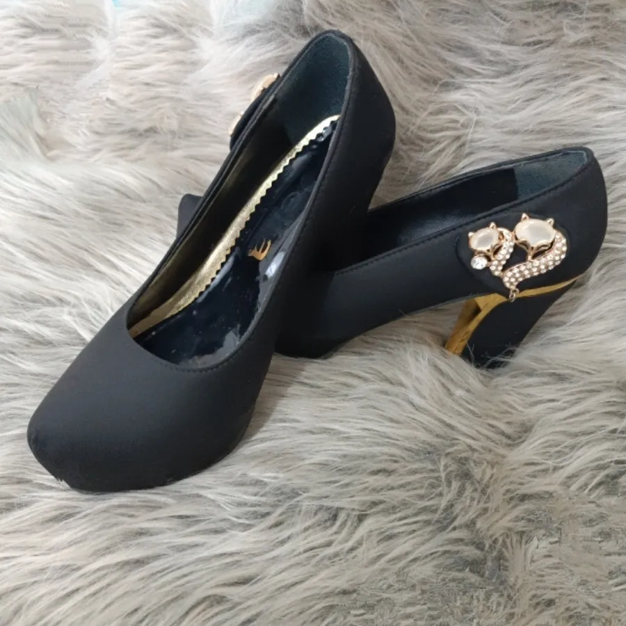 کفش پاشنه طلایی